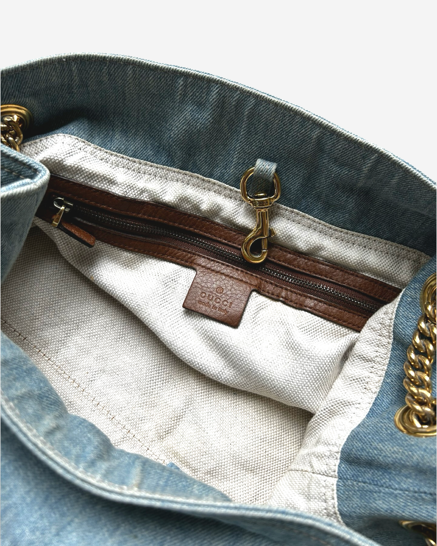 Gucci Soho Denim Shoulder Bag Blue – spacious interior with fabric lining