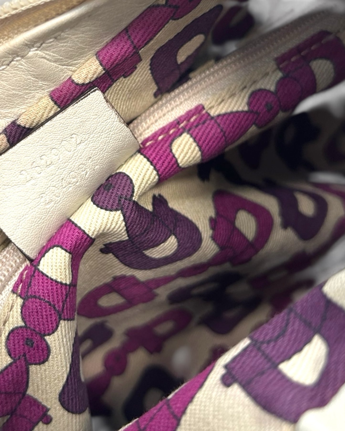 Interior of Gucci Hysteria Crest Hobo bag – spacious compartment with lining