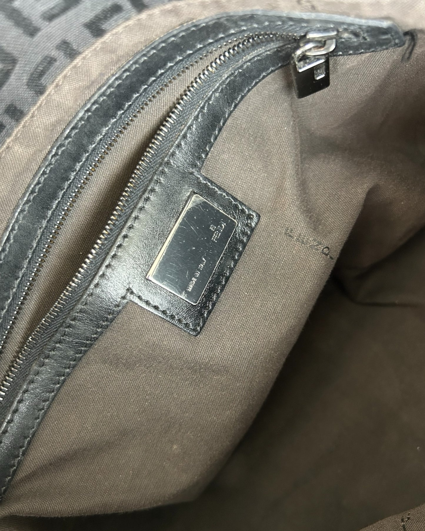 pre-loved Fendi Mamma Baguette Bag interior 