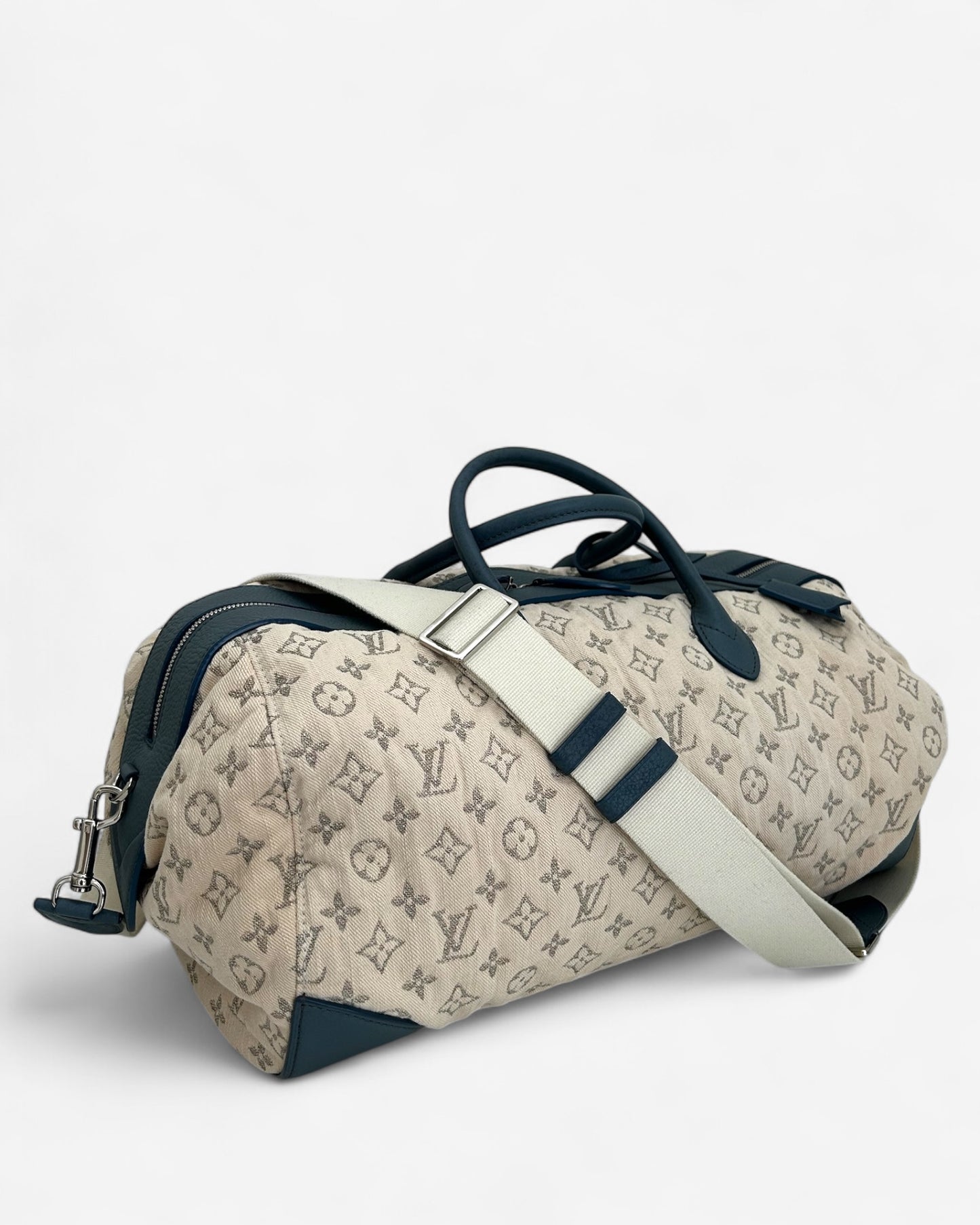 Used Louis Vuitton Speedy Round bag in white Monogram denim – side profile with blue calfskin trim