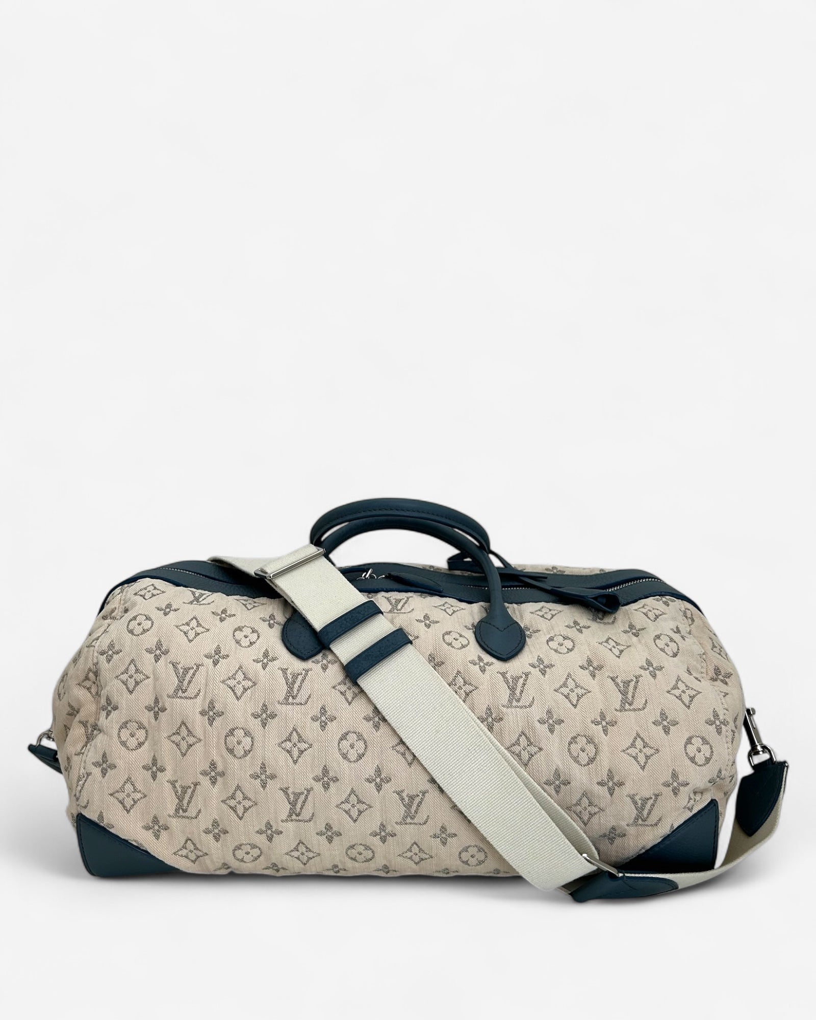 Pre-loved Louis Vuitton Speedy Round bag in white stonewashed Monogram denim with blue leather trim – front view