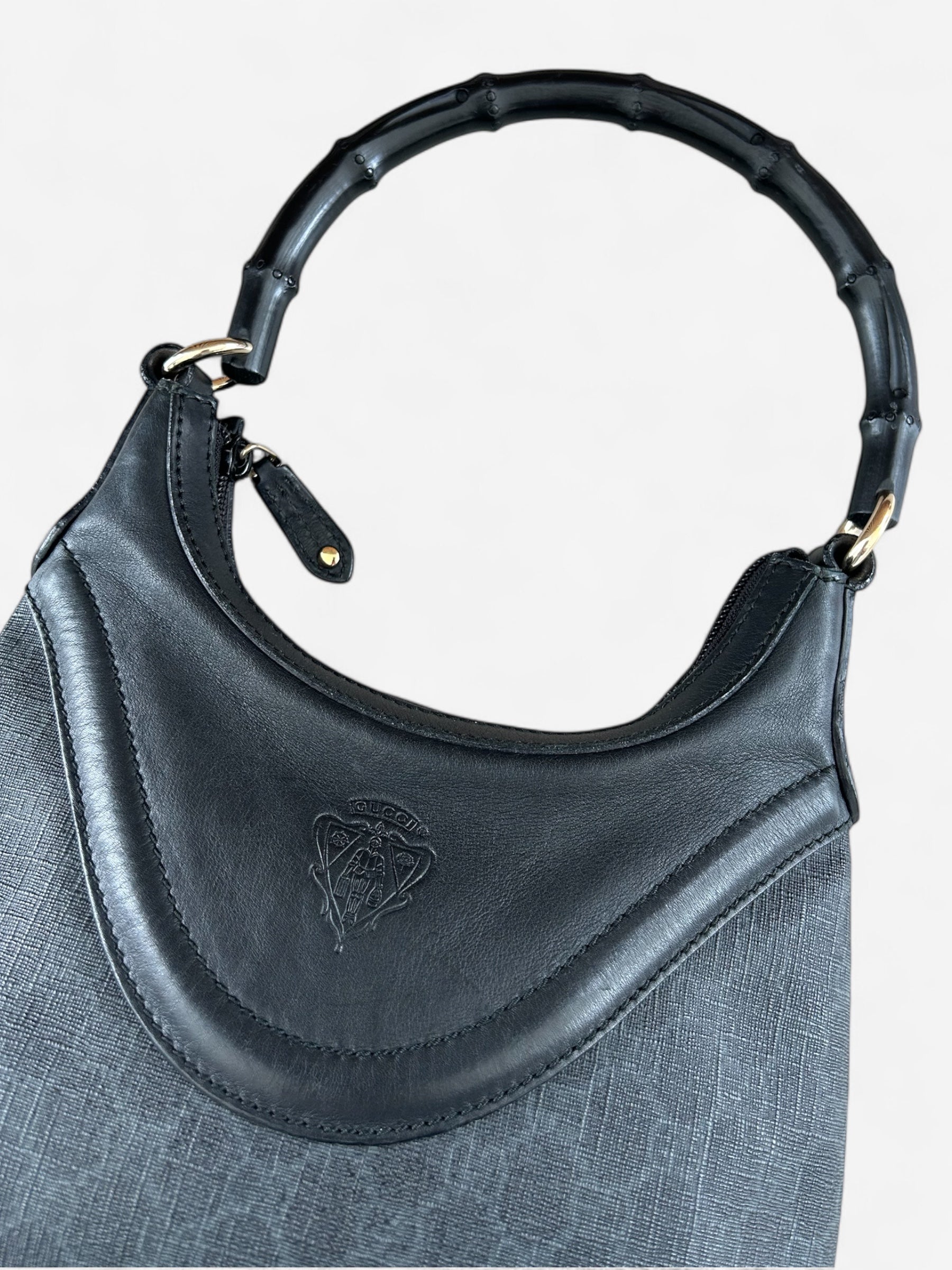 Gucci crest emblem detail on Hysteria Bamboo bag in black leather – pre-owned designer handbag