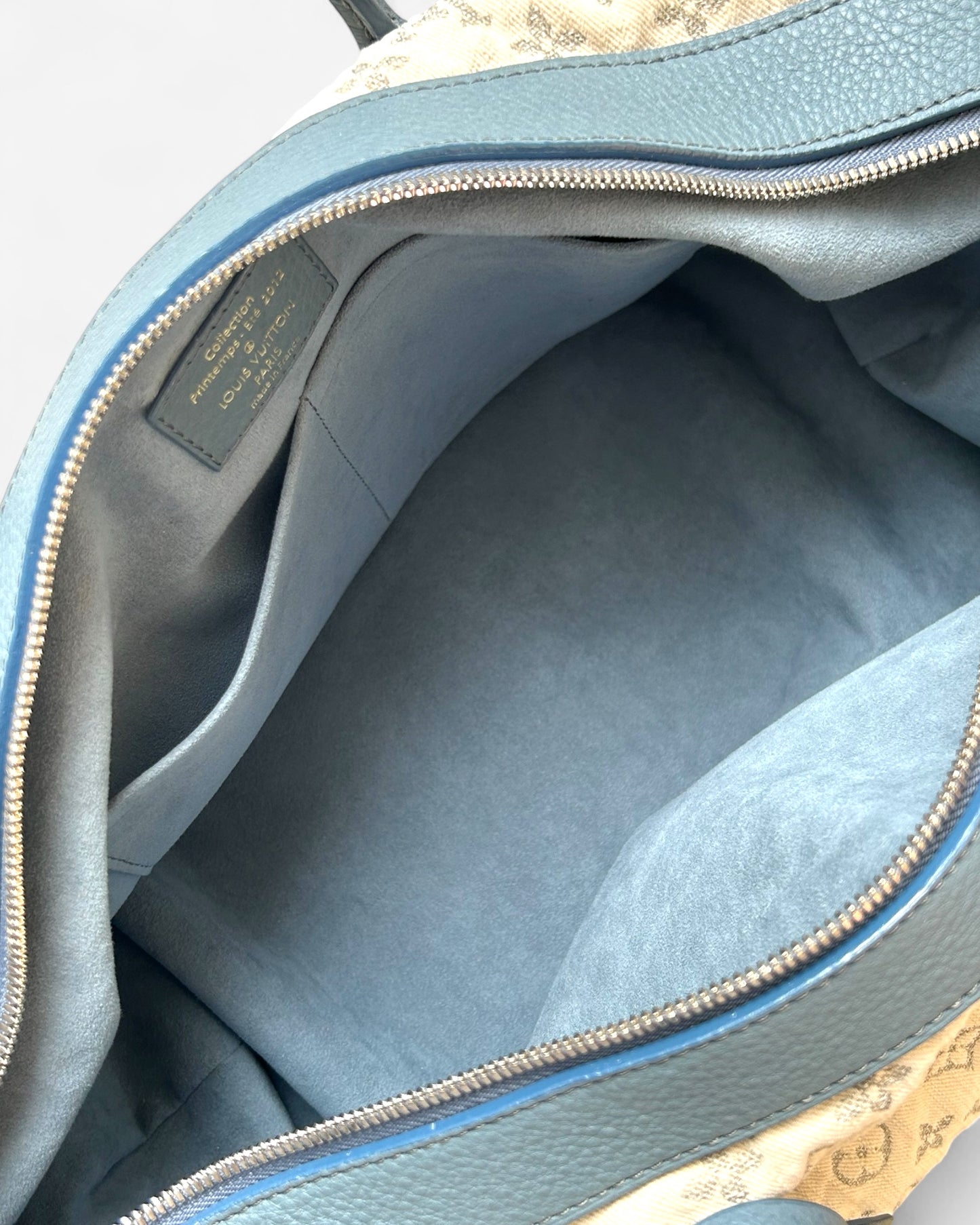 Interior of Louis Vuitton Speedy Round bag – spacious zippered compartment with canvas lining