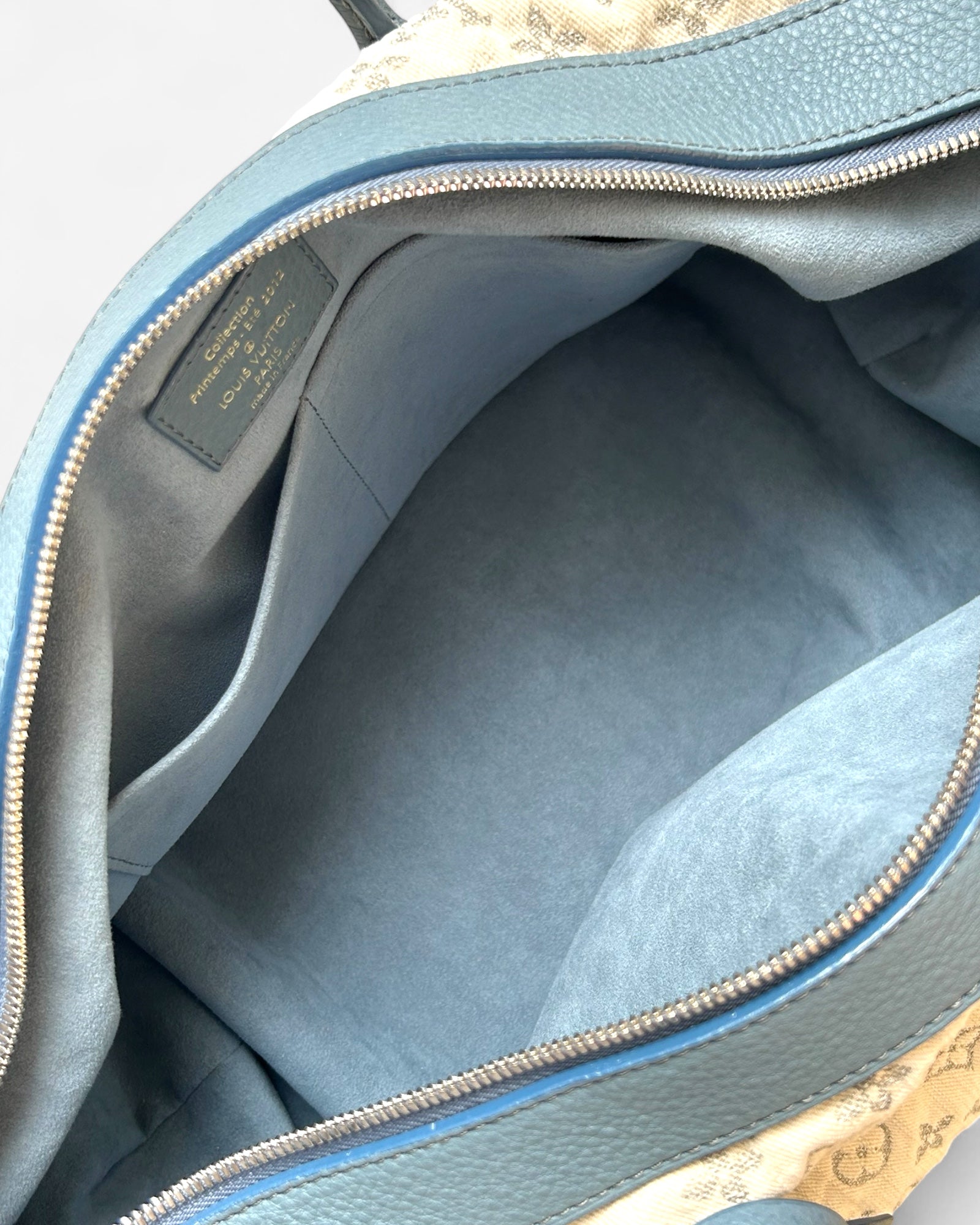 Interior of Louis Vuitton Speedy Round bag – spacious zippered compartment with canvas lining